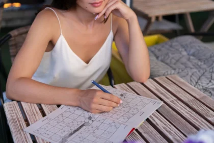 fashion designer anna nyt crossword